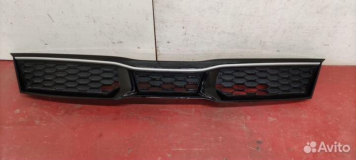 Решетка радиатора передняя Kia Rio 4