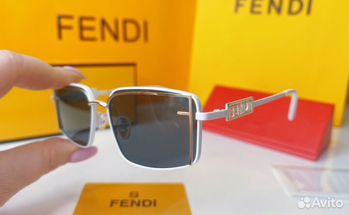 Солнцезащитные очки Fendi 2 цвета