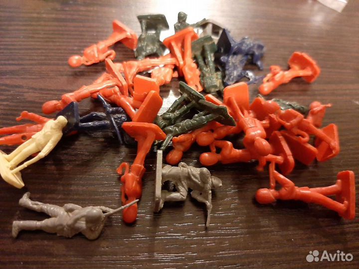 Солдатики разных армий 50е