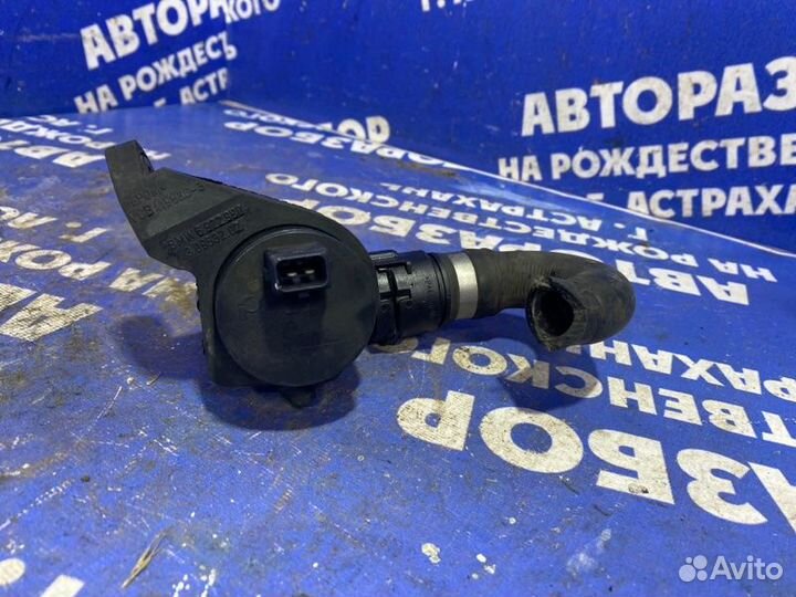 Помпа Bmw E65 седан N62B44 2004