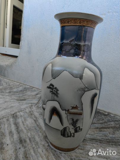 Фарфоровые вазы