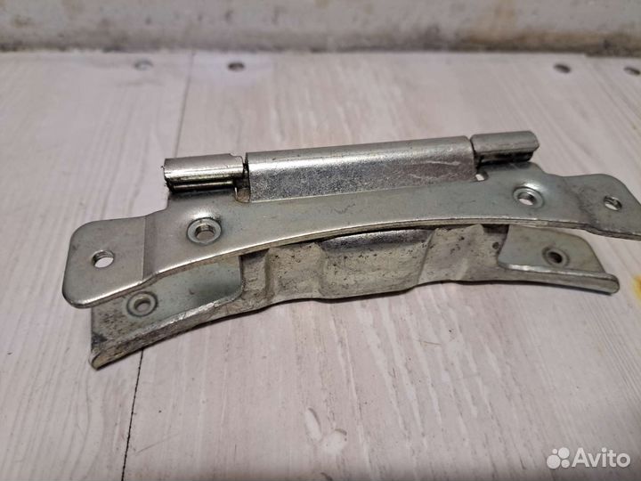 Петля люка стиральной машины Аристон 075325