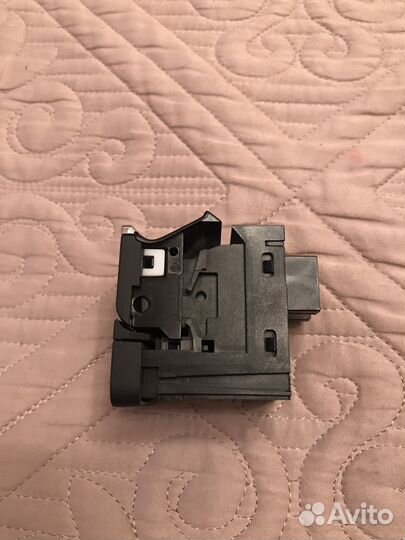 Кнопка стоян. тормоза с Autohold Octavia a8