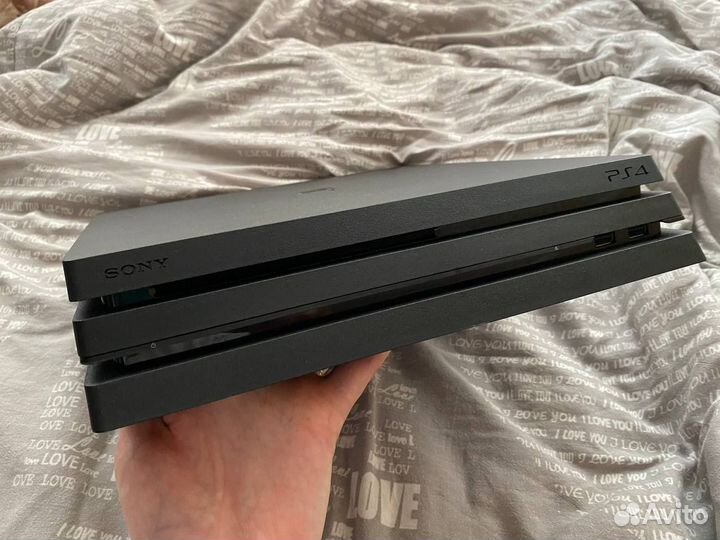Sony PS4 PRO 1tb + 3 геймпада + игры