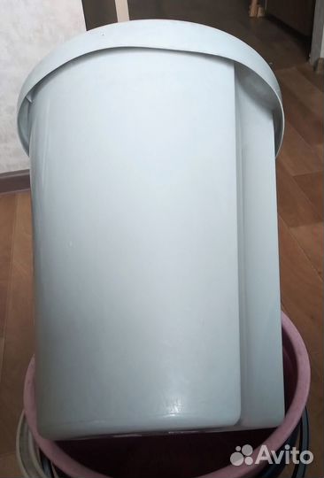 Ведра разные и миски эмалированные