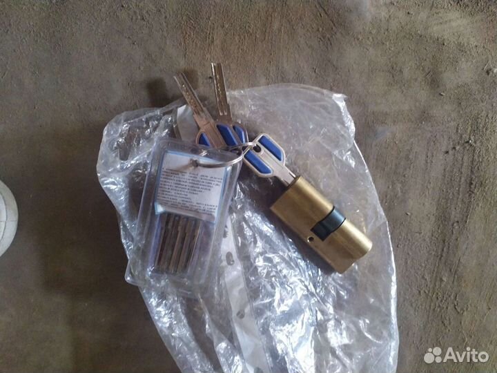 Замок дверной личинка