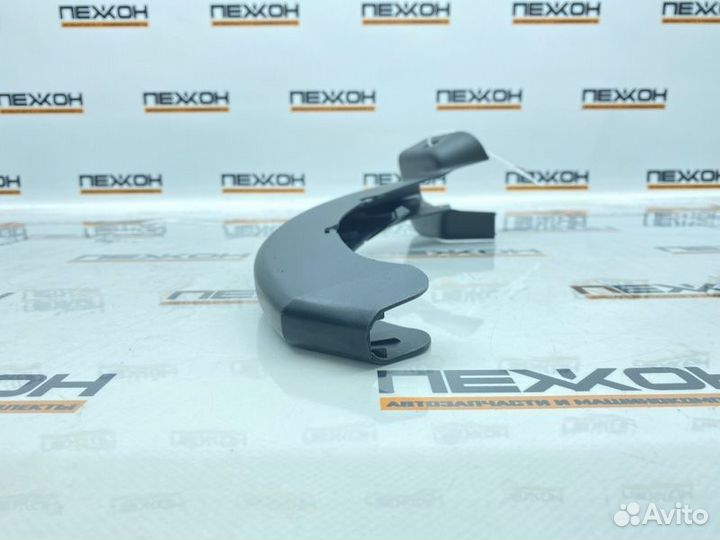 Накладка петли крышки багажника задняя правая Bmw