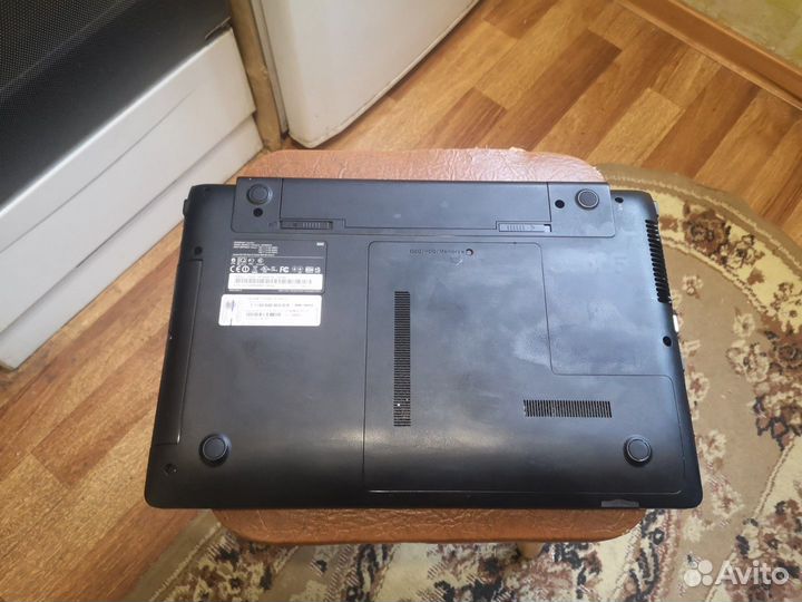 Ноутбук Samsung NP300E5A на i3