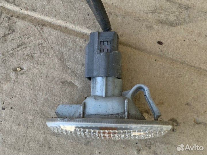 Повторитель поворота в крыло передний Mazda Mazda