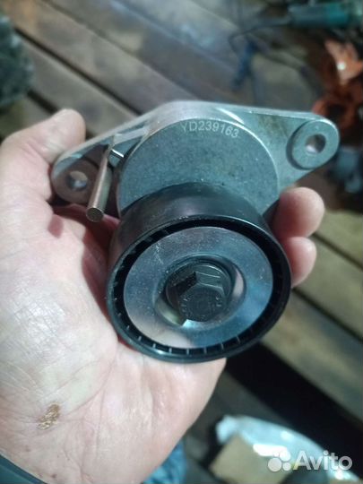 Натяжитель ремня генератора Ларгус, рено