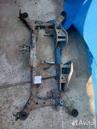 Подрамник задний nissan X - Trail