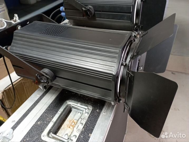 Прожектор театральный