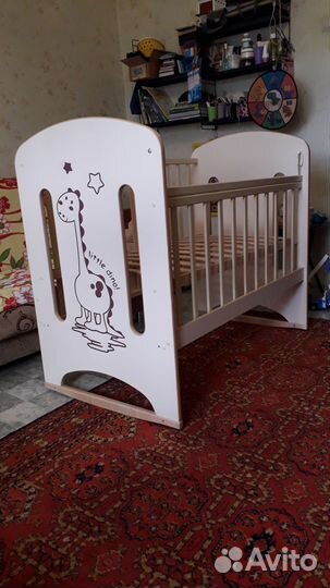 Продам детскую кроватку с 2 матрасами