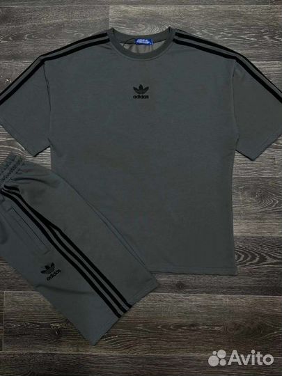 Спортивный костюм adidas