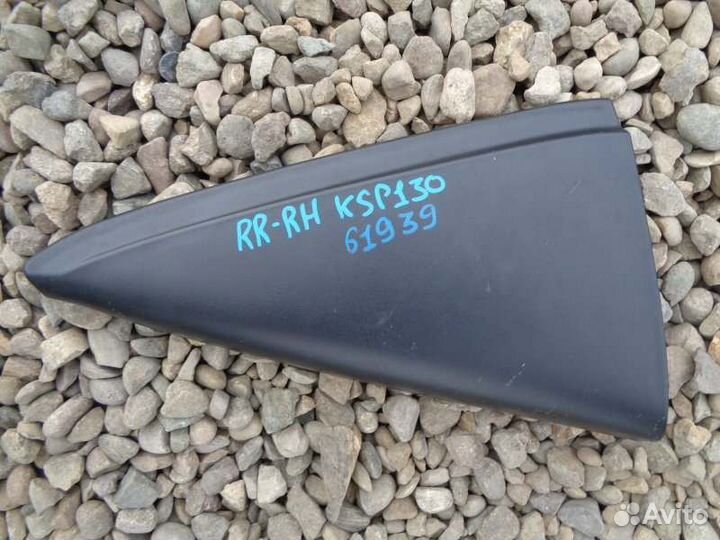 Уголок двери задний правый Toyota Vitz KSP130