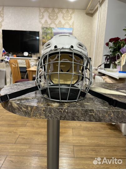 Хоккейный шлем
