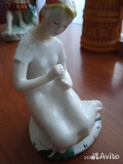 Старинные статуэтки