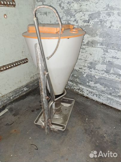 Автоматически кормушка