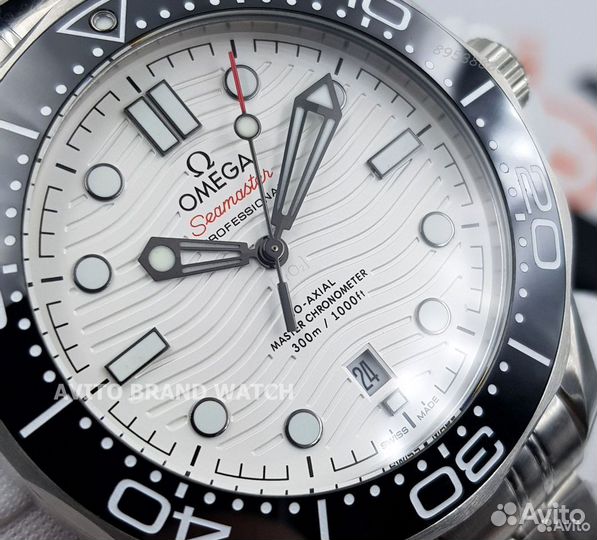 Часы Omega Seamaster Diver 300 M белый циферблат