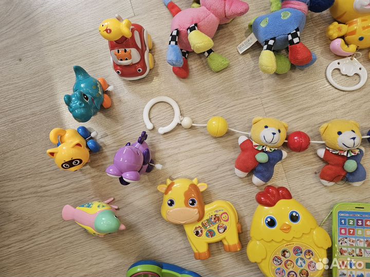 Игрушки пакетом малышам с рождения + коврик