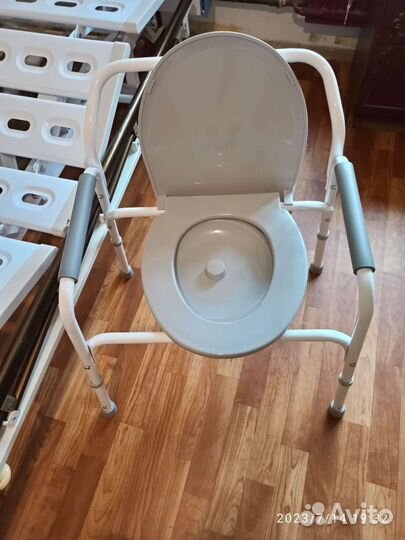 Кровать для лежачих больных, стул-туалет