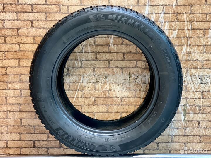 Michelin X-Ice North 4 235/55 R17