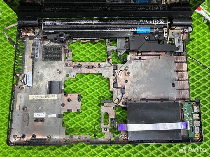 5951G ноутбук i7 (без винта клавы и нижней крышки)