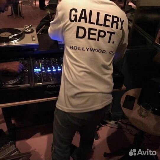 Футболка gallery dept белая