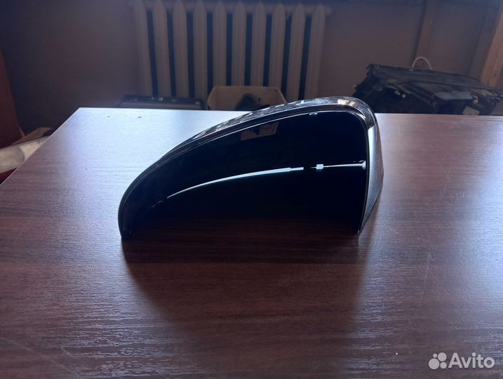Крышка зеркала левого Volkswagen Touareg 2
