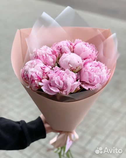 Букет из 7 пионов