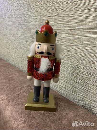 Статуэтка Щелкунчик деревянная