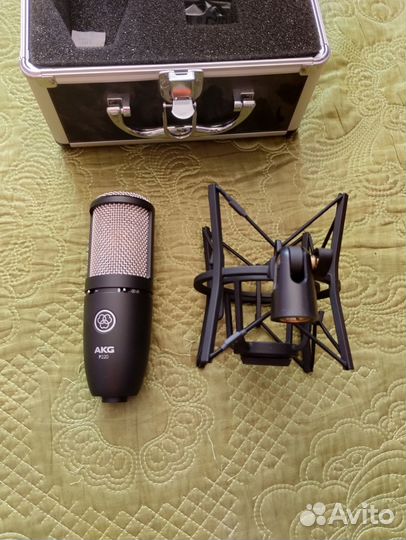 Микрофон AKG p220