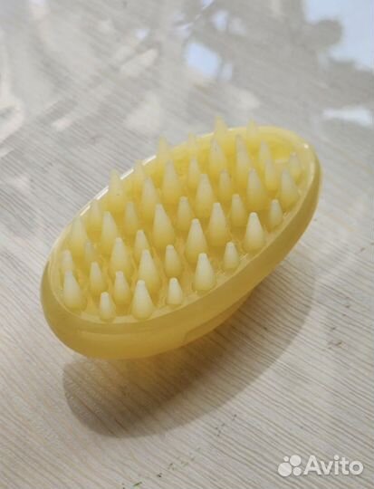 Силиконовая щетка для животных