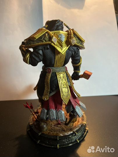 Фигурка паладин из World of Warcraft