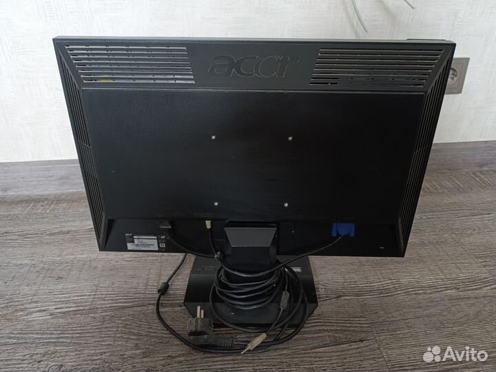 Монитор Acer v223w
