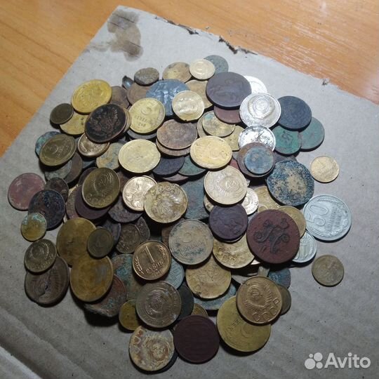 Куча монет 200 шт
