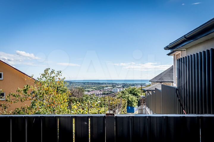 Дом 180 м² на участке 4 сот.