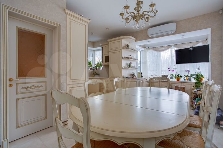 Таунхаус 300 м² на участке 4 сот.