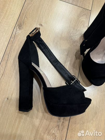 Босоножки 38