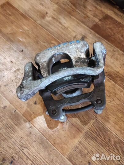 Суппорт задний левый VW Passat B6 12 шлицов