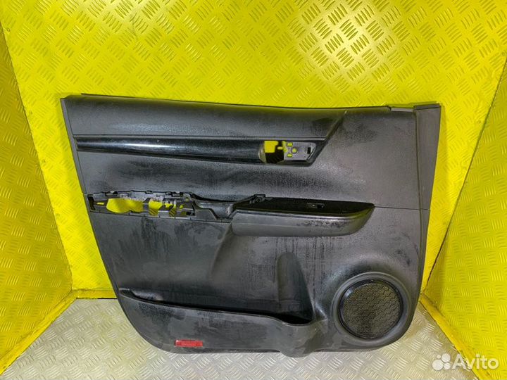 Обшивка двери передняя левая Toyota Hilux