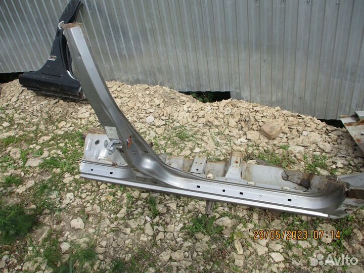 Порог правый(четверть) Ниссан Альмера N16