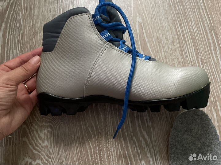 Лыжные ботинки