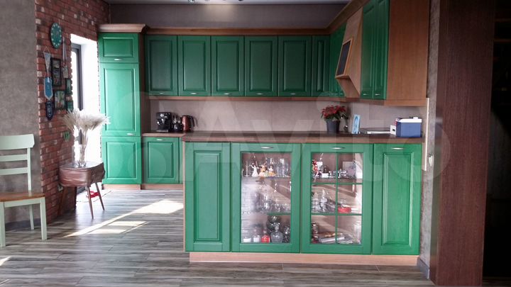 Коттедж 330 м² на участке 10 сот.