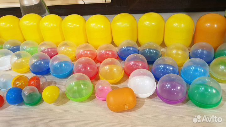 Капсулы,контейнеры,колбы,футляры,яйца от киндеров