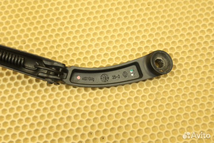 Поводок стеклоочистителя правый LADA Xray