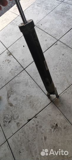 Задние стойки амортизаторов спортадж 3