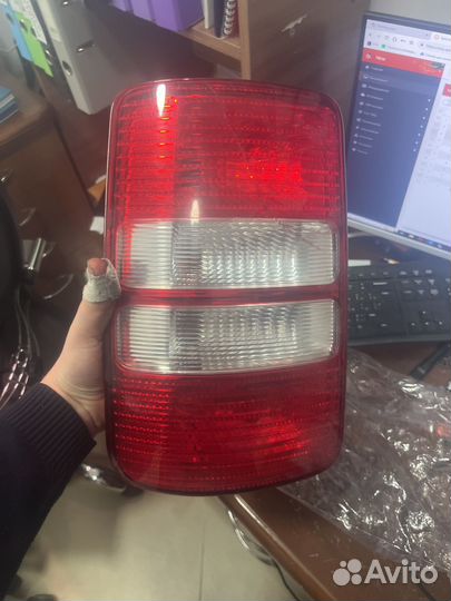 Фонарь задний левый volkswagen caddy