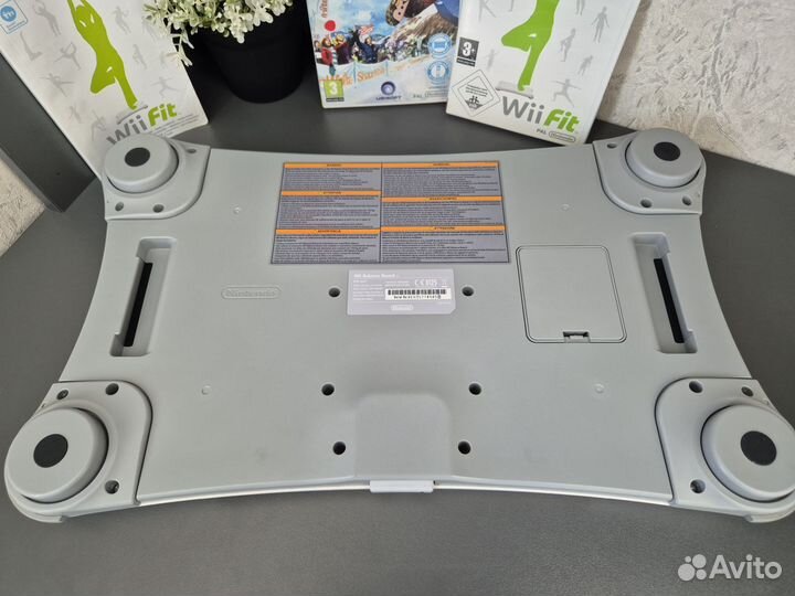 Nintendo Wii Balance Board и две игры