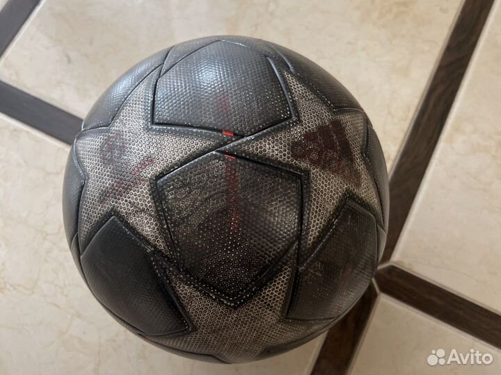Футбольный мяч adidas лига чемпионов
